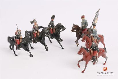null Soldats de plomb polychromes, ensemble de 6 cavaliers, un général, 3 cuirassiers...