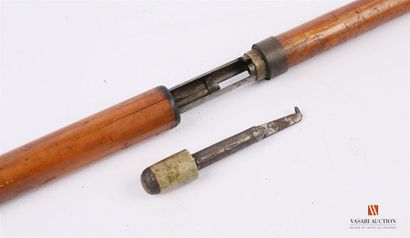 null Canne fusil, fût en bambou, tube alésé au calibre 9 mm, poignée équerre en corne,...