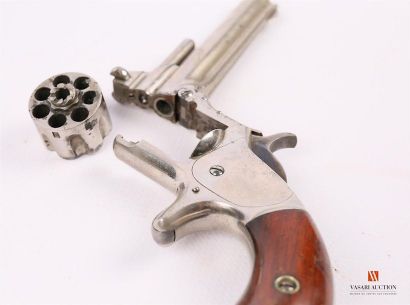null Revolver SMITH & WESSON calibre .22, canon rond à pan supérieur bien marqué...