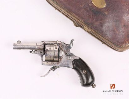 null Revolver de poche calibre .22, canon de 4,4 cm, guidon demi lune, barillet plein...