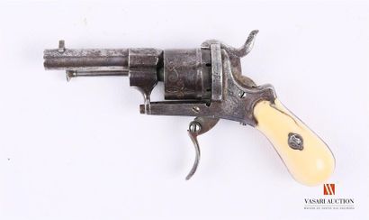 null Revolver à broche système Lefaucheux calibre 5 mm, canon rond niellé de fil...