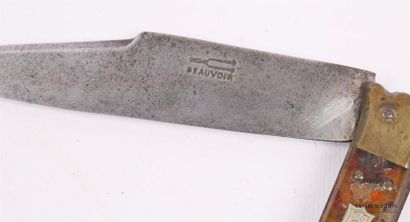 null couteau pliant dit Navaja, système à cran d'arrêt, lame de 15 cm largeur 3 cm,...