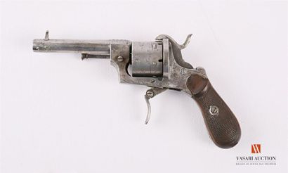 null Revolver à broche, calibre 7 mm, bâti gravée de volutes, barillet " plein "...