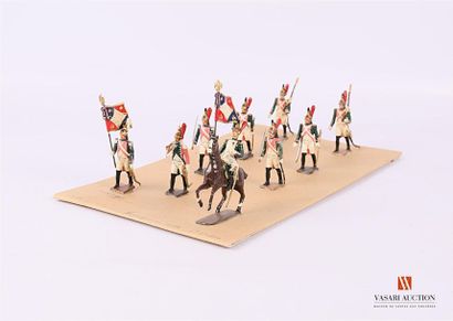 null Figurines CGB Mignot: neufs dragons Premier Empire, au défilé dont un porte-drapeau...