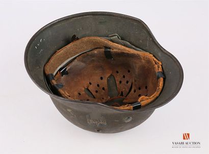 null Casque allemand modèle 1935 , bonne peinture matte granitée d'origine suivant...