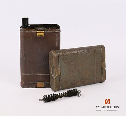 null Nécéssaire de nettoyage modèle 1934, pour fusil Mauser, un exemplaire avec huilier...