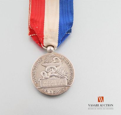 null Ministère de l'intérieur - Médaille des épidémies, argent 27 mm, gravée par...