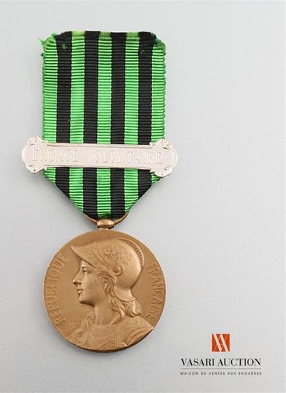 null France - Médaille commémorative de la guerre 1870-1871, gros module 36 mm, gravée...