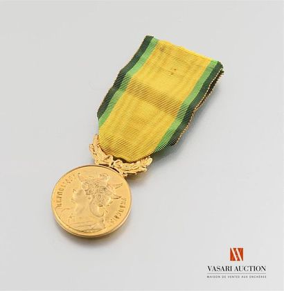 null Le mérite civil et militaire 1931 - Médaille métal doré, 30 mm, ruban insolé,...