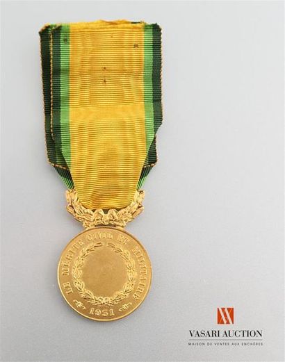 null Le mérite civil et militaire 1931 - Médaille métal doré, 30 mm, ruban insolé,...