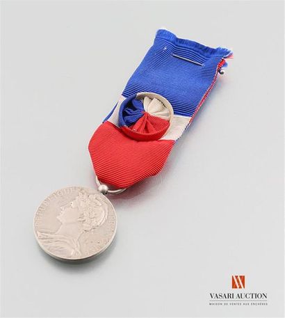 null France - Médaille du travail du ministère du commerce et de l'industrie, 1925,...