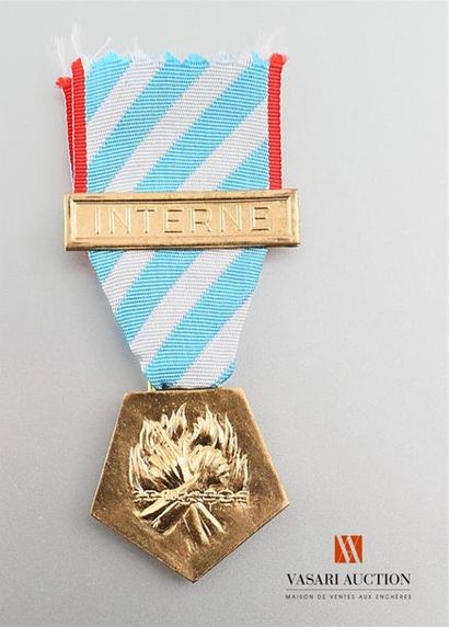 null France - Médaille de l'internement pour faits de résistances, ruban avec agrafe...