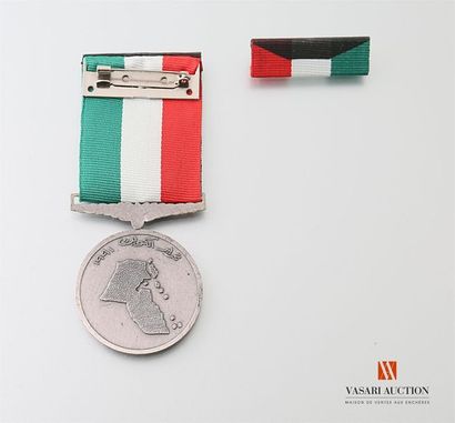 null Médaille pour la libération du Koweit, 1991, dans sa boite d'origine avec barrette...