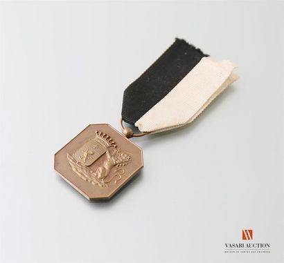 null Belgique: médaille de Charleroi, crée en 1961, ruban insolé, TBE
