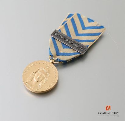 null Médaille de la reconnaissance de la Nation, depuis 2002, bronze doré, avec agrafe...