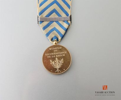 null Médaille de la reconnaissance de la Nation, depuis 2002, bronze doré, avec agrafe...
