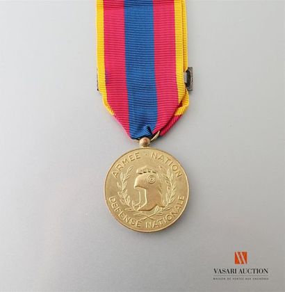 null France: médaille de la Défense nationale, agrafe Infanterie, échelon or, TB...