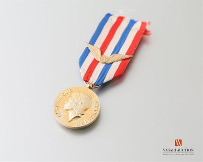 null France: Aéronautique, médaille d'honneur, attribuée 1987, usures, ruban insolé,...