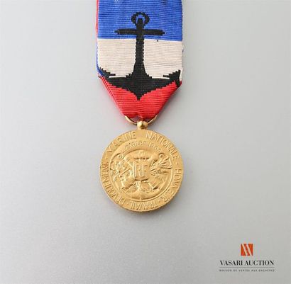 null France: Marine nationale, médaille d'honneur, échelon or, attribuée 1963, ruban...
