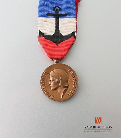 null France: Ministère de la défense, médaille d'honneur, marine, attribuée 1964,...