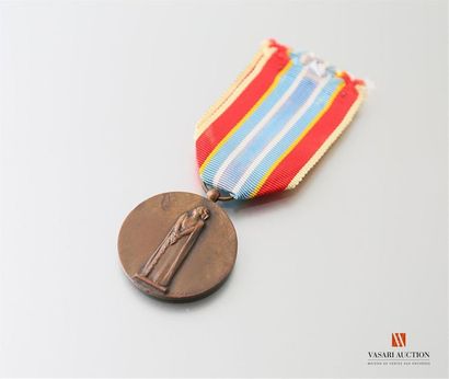 null Mérite prisonnier civil, par Delannoy, en bronze patiné, 35 mm, BE-TBE
