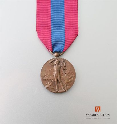 null France: médaille commémorative de la libération de Paris, tirage de L.Bazor...