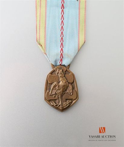 null France: médaille commémorative de la guerre 1939-1945, bronze patiné, TBE
