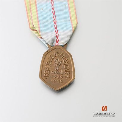null France: médaille commémorative de la guerre 1939-1945, bronze patiné, TBE
