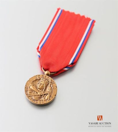 null France: médaille commémorative de la bataille de Verdun, modèle de Révillon...