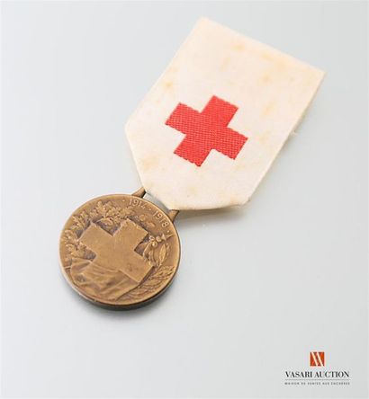 null Association des dames francaises, médaille commémorative de la guerre 1914-1918,...