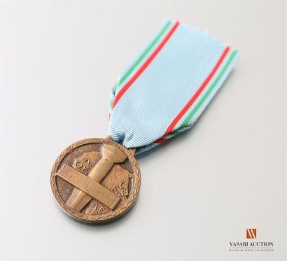 null État français - Médaille du mérite de l'afrique noire française, 1941, bronze...