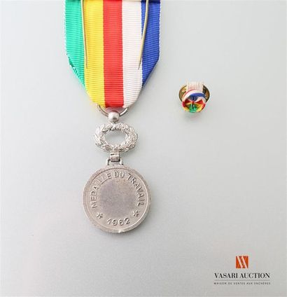 null République centrafricaine - Médaille du travail 1962, poinçons Arthus Bertrand...