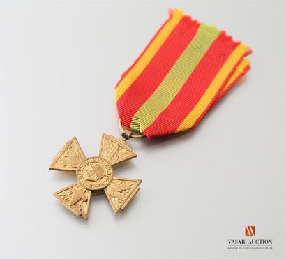 null France - Croix du combattant volontaire 1939-1945, bronze doré, TBE
