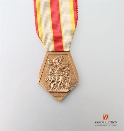 null Fédération nationale des combattants volontaires, médaille commémorative 1914-1918,...