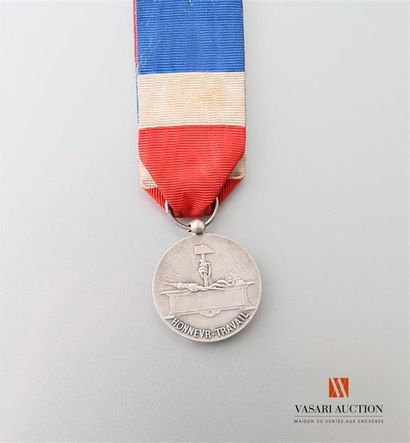 null Médaille d'honneur du travail, bronze argenté, 27 mm, ruban tricolore, ruban...
