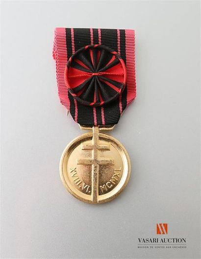 null Médaille de la résistance, insigne d'officier, ruban avec rosette, TTB-SUP
