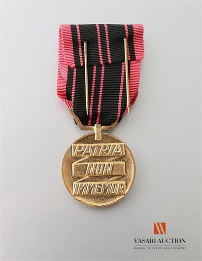 null Médaille de la résistance, insigne d'officier, ruban avec rosette, TTB-SUP

