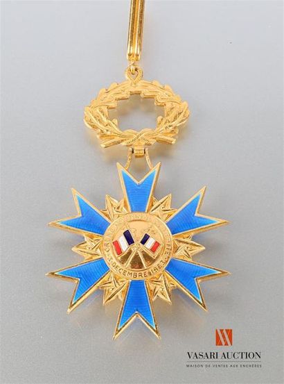 null Ordres et décorations : Ordre National du Mérite, cravate de commandeur, bijou...