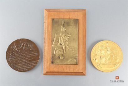 null Aux héros de la mer, plaque bronze 9,4 x 5,5 cm, signée Paul BARGAS d'après...