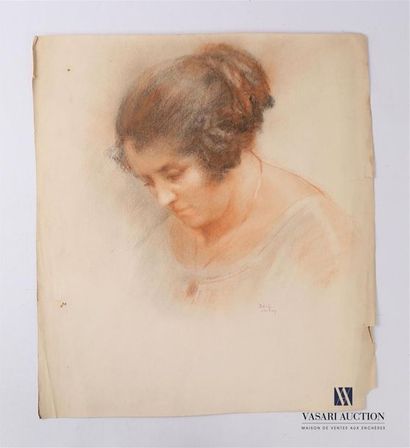 null VAN ROY Dolf (1858-1943) 
Femme au chignon et médaillon, tête baissée
Technique...
