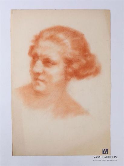 null VAN ROY Dolf (1858-1943) 
Portrait de vieille dame au chignon 
Sanguine 
Non...