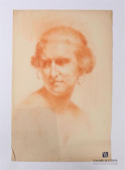 null VAN ROY Dolf (1858-1943) 
Portrait de femme aux créoles
Sanguine 
Non signée...