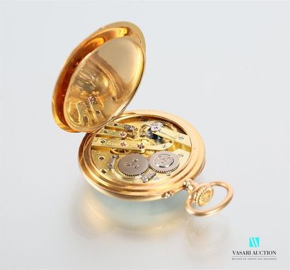 null Pocket watch in 750-thousandths yellow gold, the white enamelled dial with Roman...