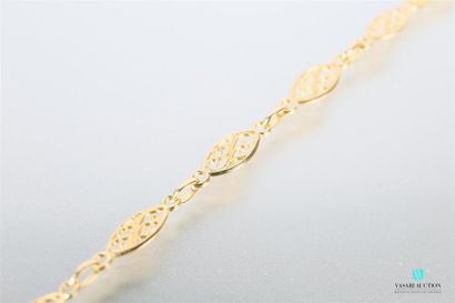null Gold necklace with openwork and filigree mesh.
Length: 69 cm - Weight: 18.94...