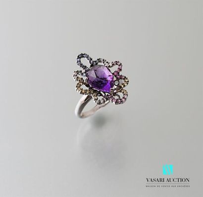 null White gold ring adorned in its center with a faceted pirate amethyst calibrating...