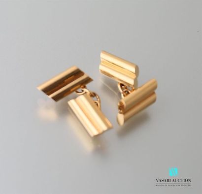 null Pair of gilded metal cufflinks decorated with two sticks.