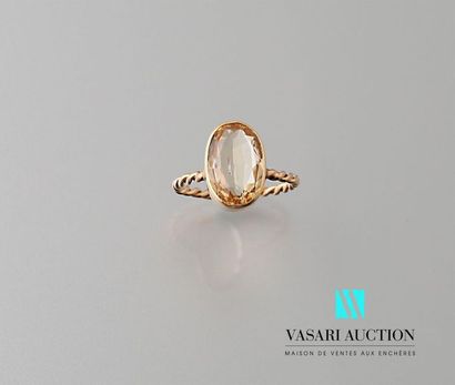 null Twisted yellow gold ring set with an oval citrine in closed 
setting Gross weight:...