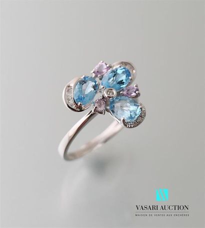 null White gold ring adorned with three blue topazes and three oval-cut amethysts...