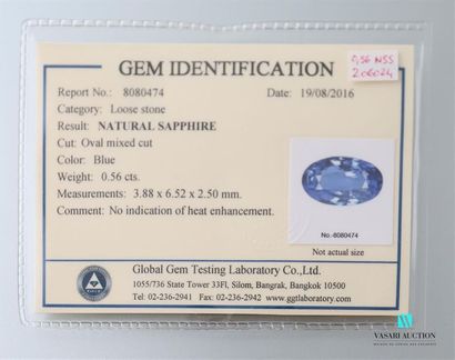 null Saphir non chauffé de taille ovale calibrant 0,56 carats. Sous certificat plastique...