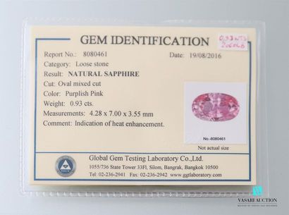 null Saphir rose de taille ovale calibrant 0,93 carats. Sous certificat plastique...